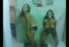 Duas ninfetas deliciosas funk